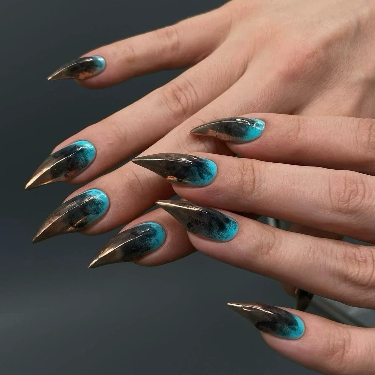 HexClaw | gemstone blue nails，metallic gradient nails，dragon gloves，werewolf nails，acrylic press on nails，claw press on nails，claw，armor，nails press on，gothic nails