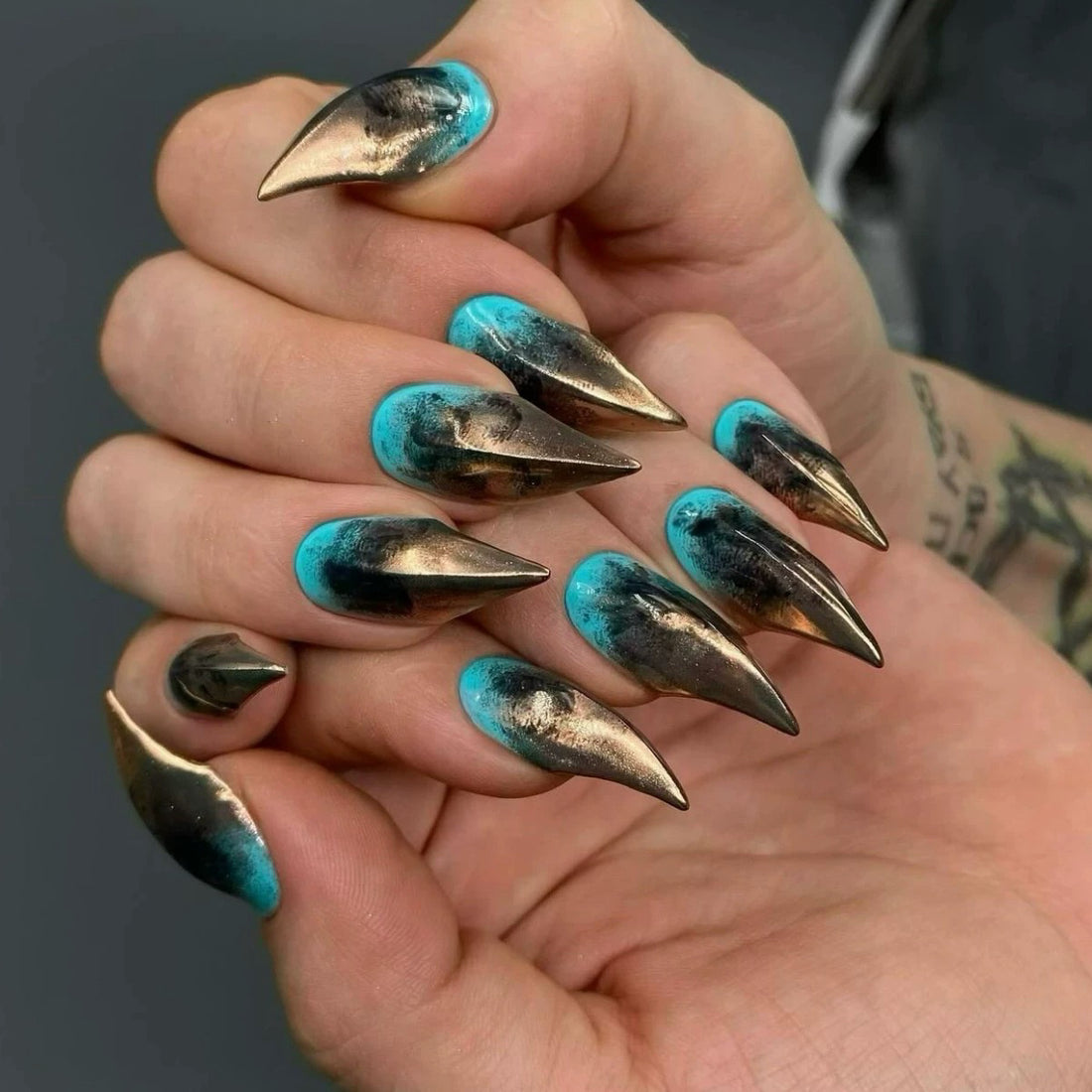 HexClaw | gemstone blue nails，metallic gradient nails，dragon gloves，werewolf nails，acrylic press on nails，claw press on nails，claw，armor，nails press on，gothic nails