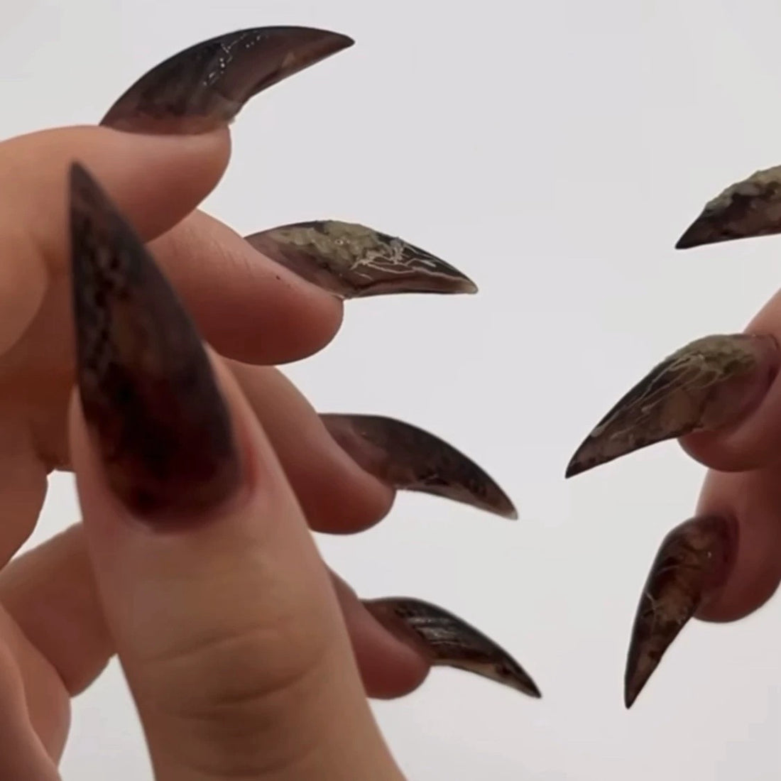 HexClaw | metallic brown nails，claw press on nails，acrylic nails， werewolf nails，claw，armor，press on nails