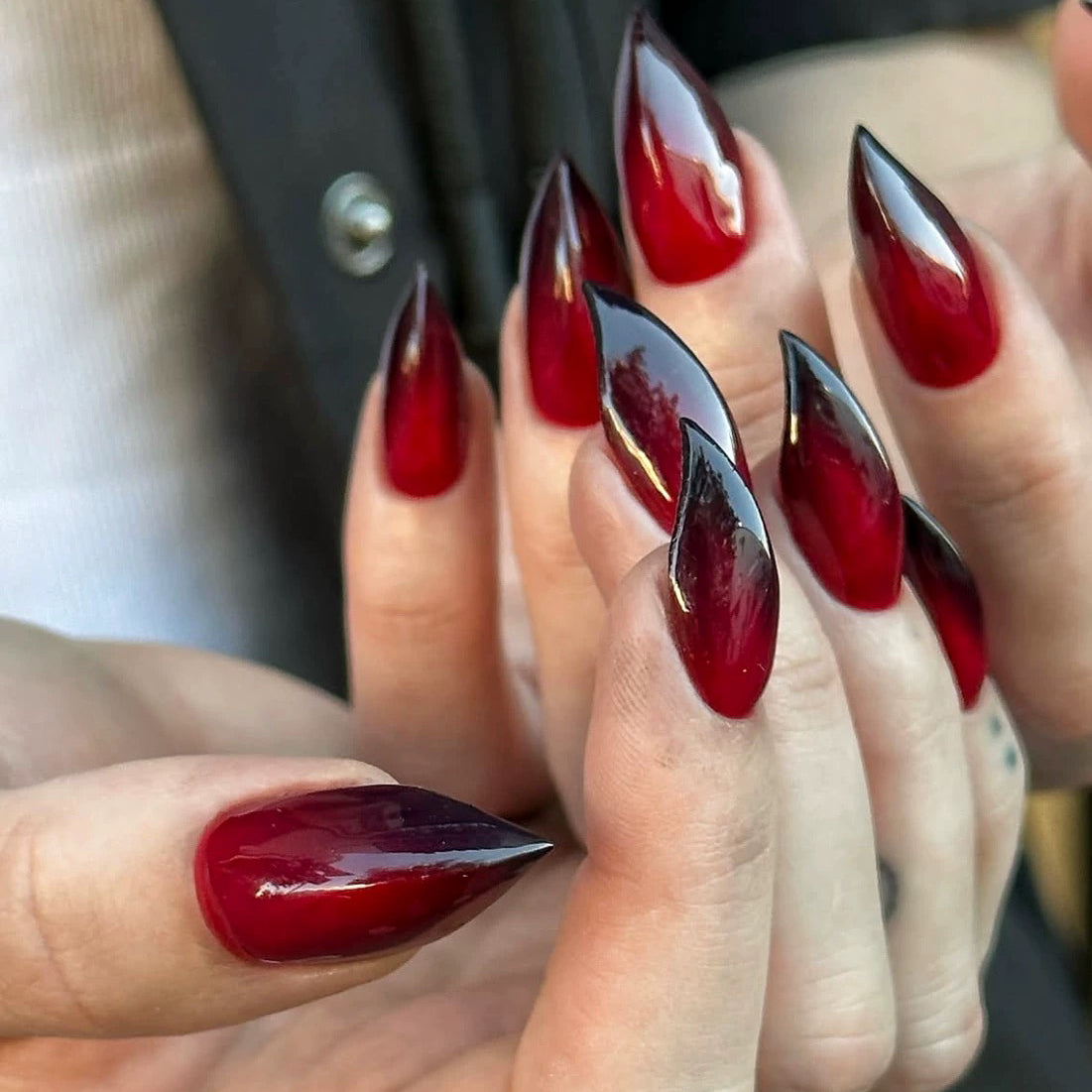 HexClaw | red and black nails，werewolf nails，acrylic press on nails，claw press on nails，nails press on，armor，claw