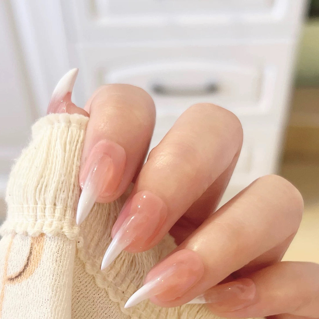 HexClaw | pink white nails，cute nails，acrylic press on nails，claw press on nails，werewolf nails，press on nails，claw，armor