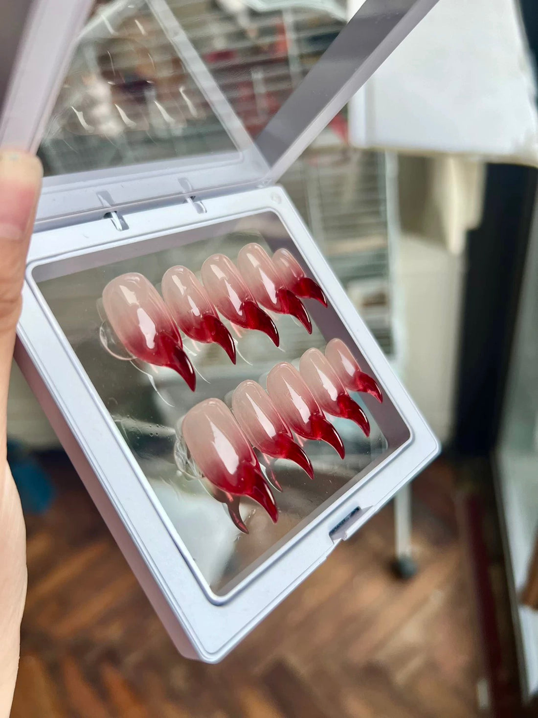 HexClaw | burgundy ombre nails，cat nails，acrylic nails，claw nails，press on nails，armor，claw，werewolf nails