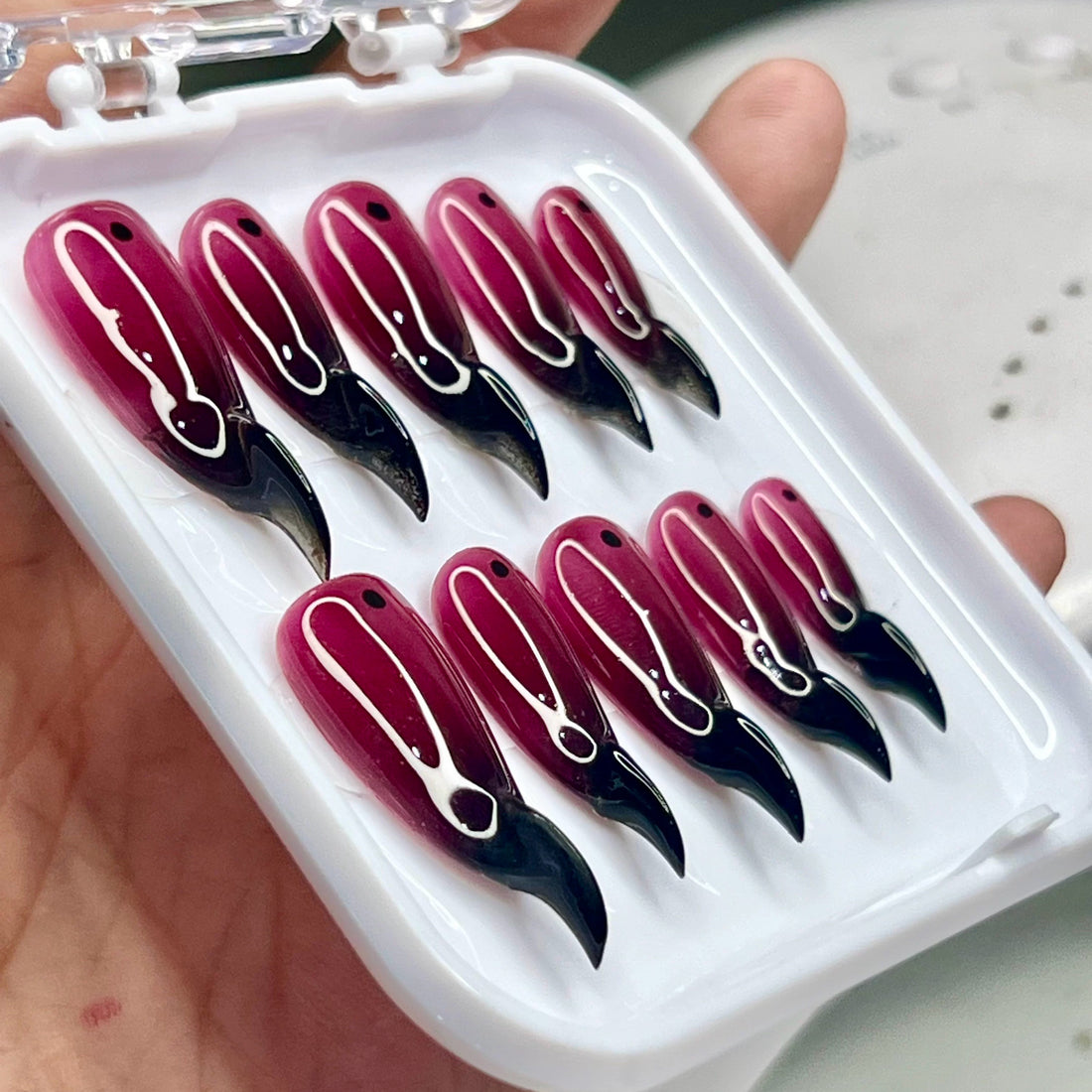HexClaw | berry plum，black gradient dragon fruit color,dragon nails，acrylic press on nails，claw press on nails，werewolf nails，press on nails，claw，armor,vampire fangs